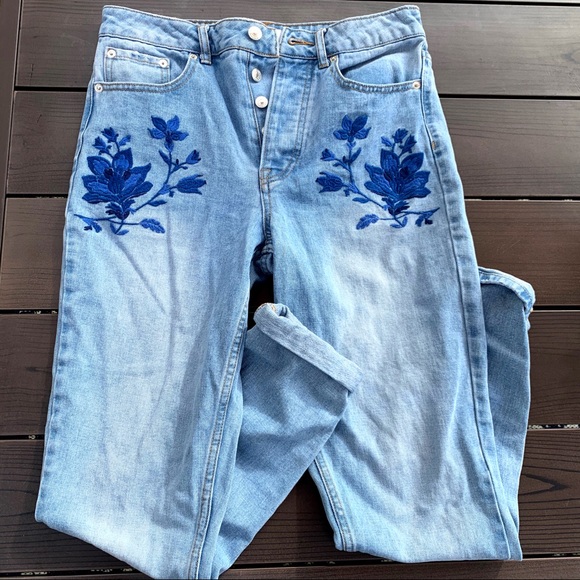 Forever 21 Denim - 2/$20!! Embroidered Mom Jeans